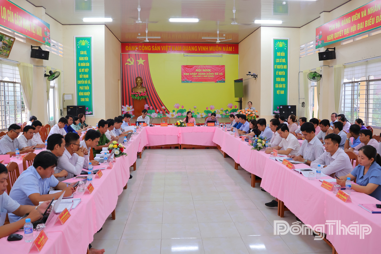 Quang cảnh hội nghị.