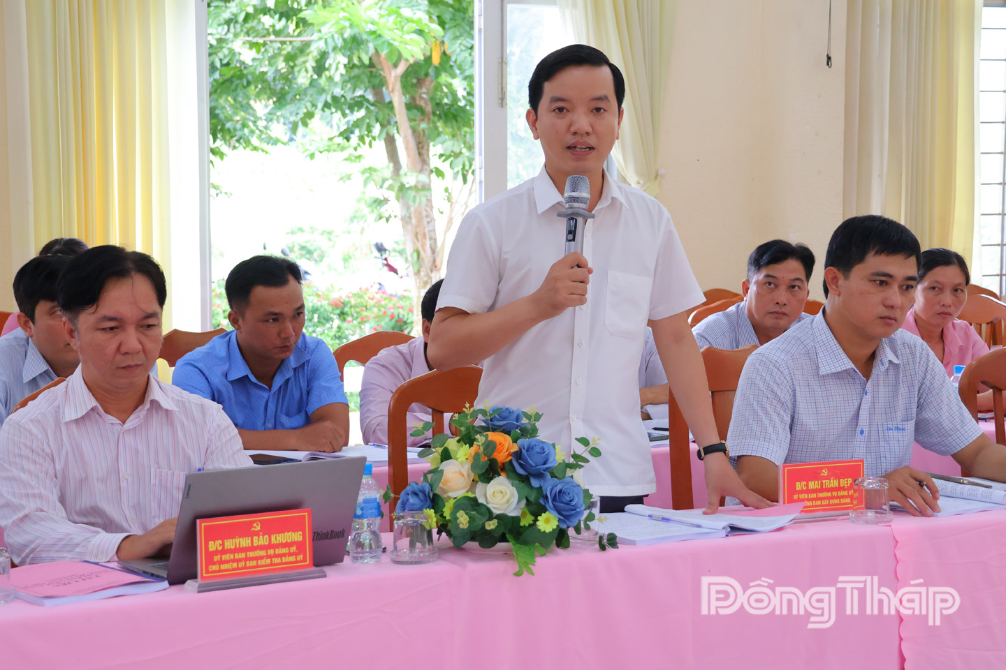 Đại biểu phát biểu, đóng góp ý kiến tại hội nghị.