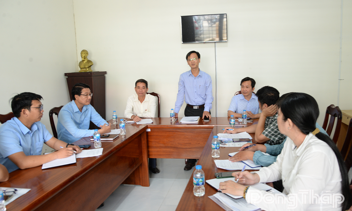 Đồng chí Huỳnh Vũ Phương thống nhất một số Lãnh đạo Báo và phát thanh, truyền hình Đồng Tháp làm việc với đại diện Đảng ủy, Ủy ban nhân dân xã Mỹ Lợi.