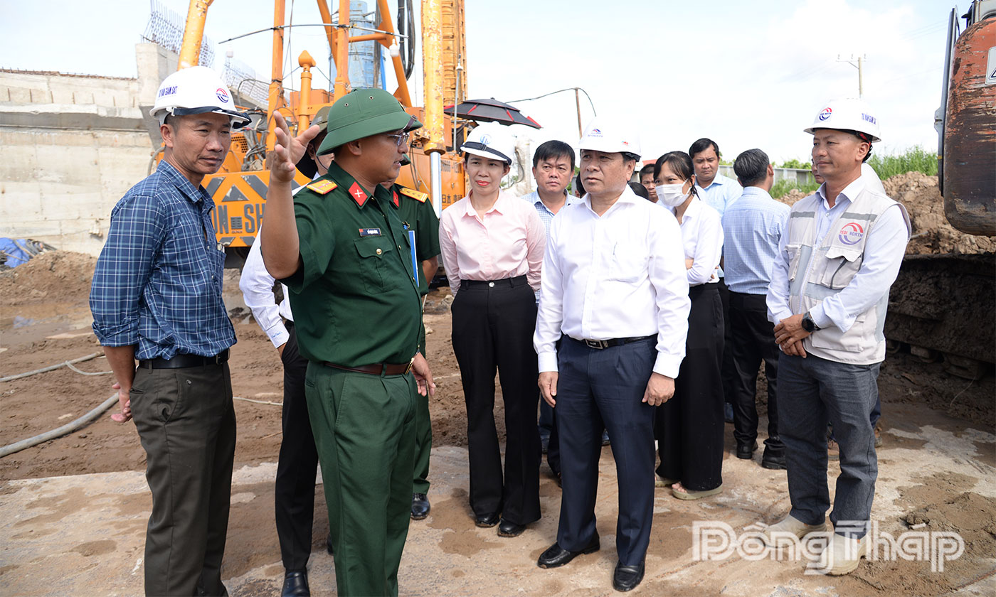 Đồng chí Trần Văn Dũng yêu cầu tập trung đẩy nhanh tiến độ thi công dự án.
