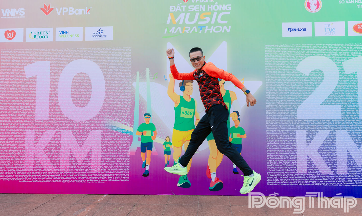 Vận động viên Minh Đức hào hứng khoe ảnh trong ngày đầu nhận race kit.