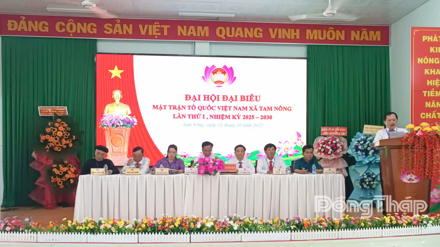 Đồng chí Lý Văn Giàu, Tỉnh uỷ viên, Bí thư Đảng ủy, chủ tịch HĐND xã Tam Nông phát biểu chỉ đạo đại hội.