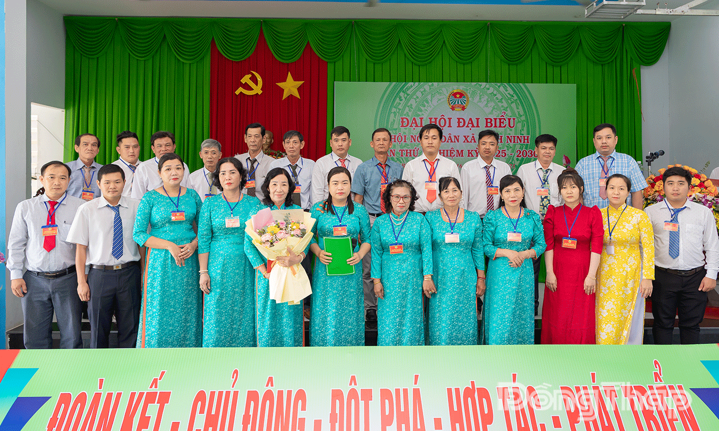 Ban chấp hành Hội Nông dân xã Bình Ninh, nhiệm kỳ 2025-2030 ra mắt trước Đại hội.