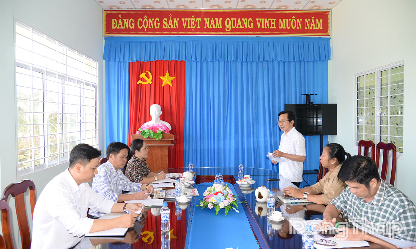 Quang cảnh buổi làm việc tại xã Tân Thới.