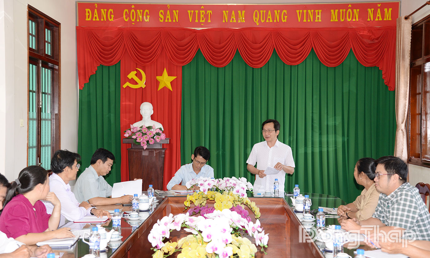 Quang cảnh buổi làm việc tại xã Tân Phú Đông.