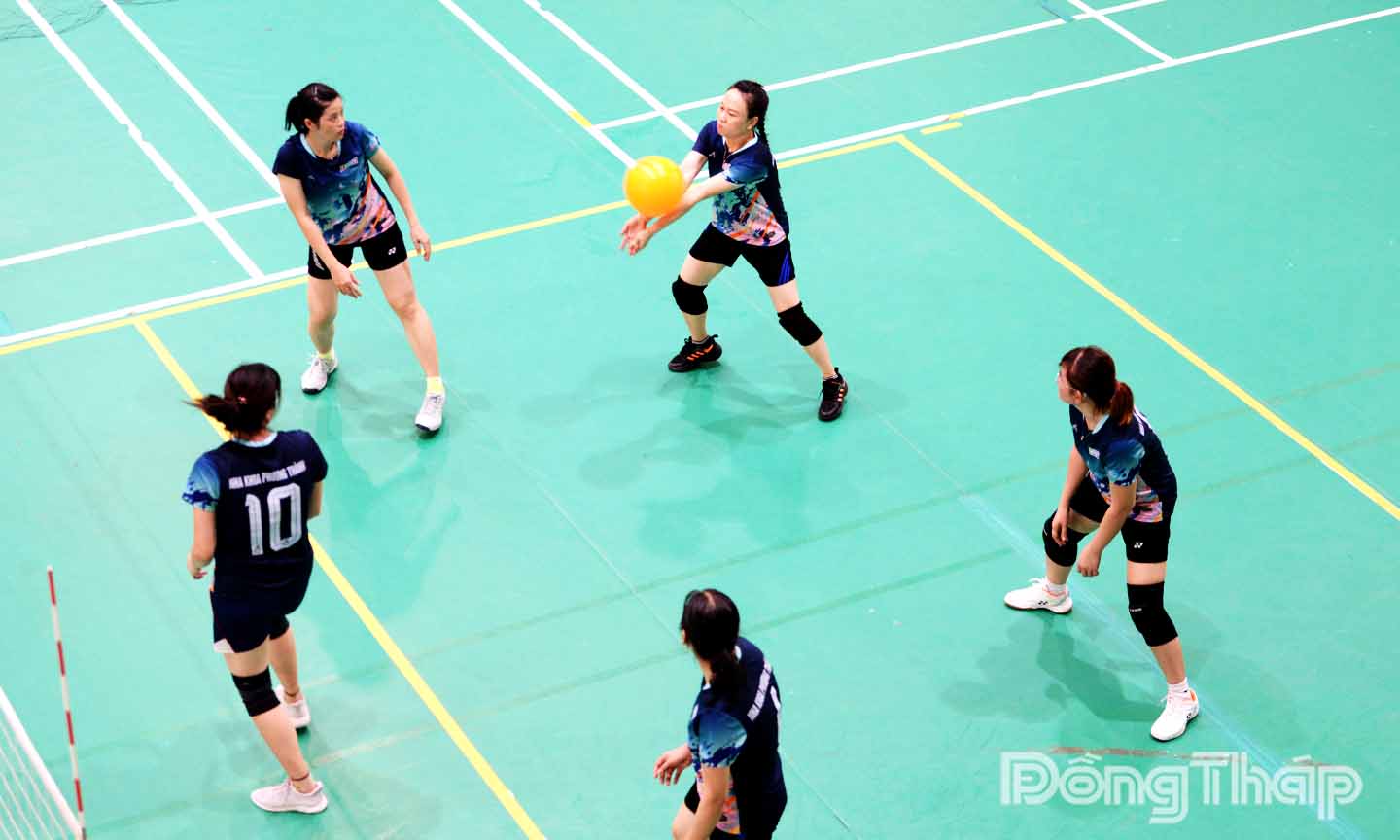Bóng chuyền hơi không chỉ yêu cầu kỹ thuật, thể lực mà còn đòi hỏi sự ăn ý giữa các VĐV trong cùng một đội.