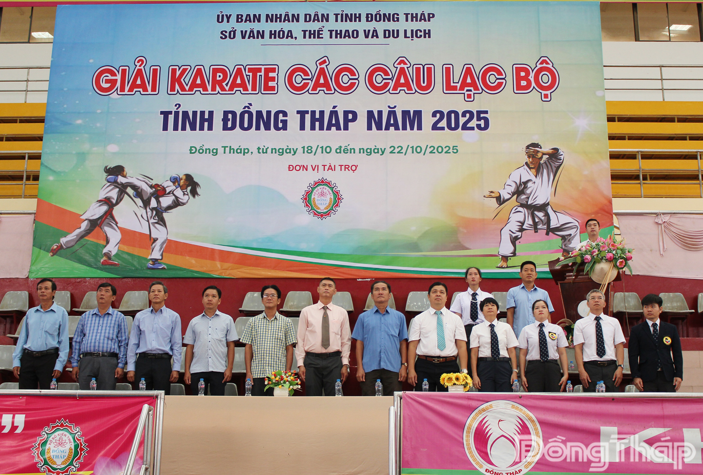 Đại biểu tham dự Lê khai mạc.