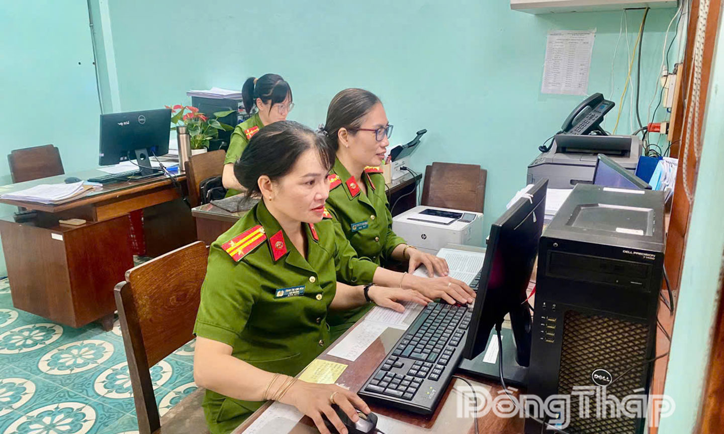 Đội Tham mưu - Hậu cần nỗ lực hoàn thành nhiệm vụ.