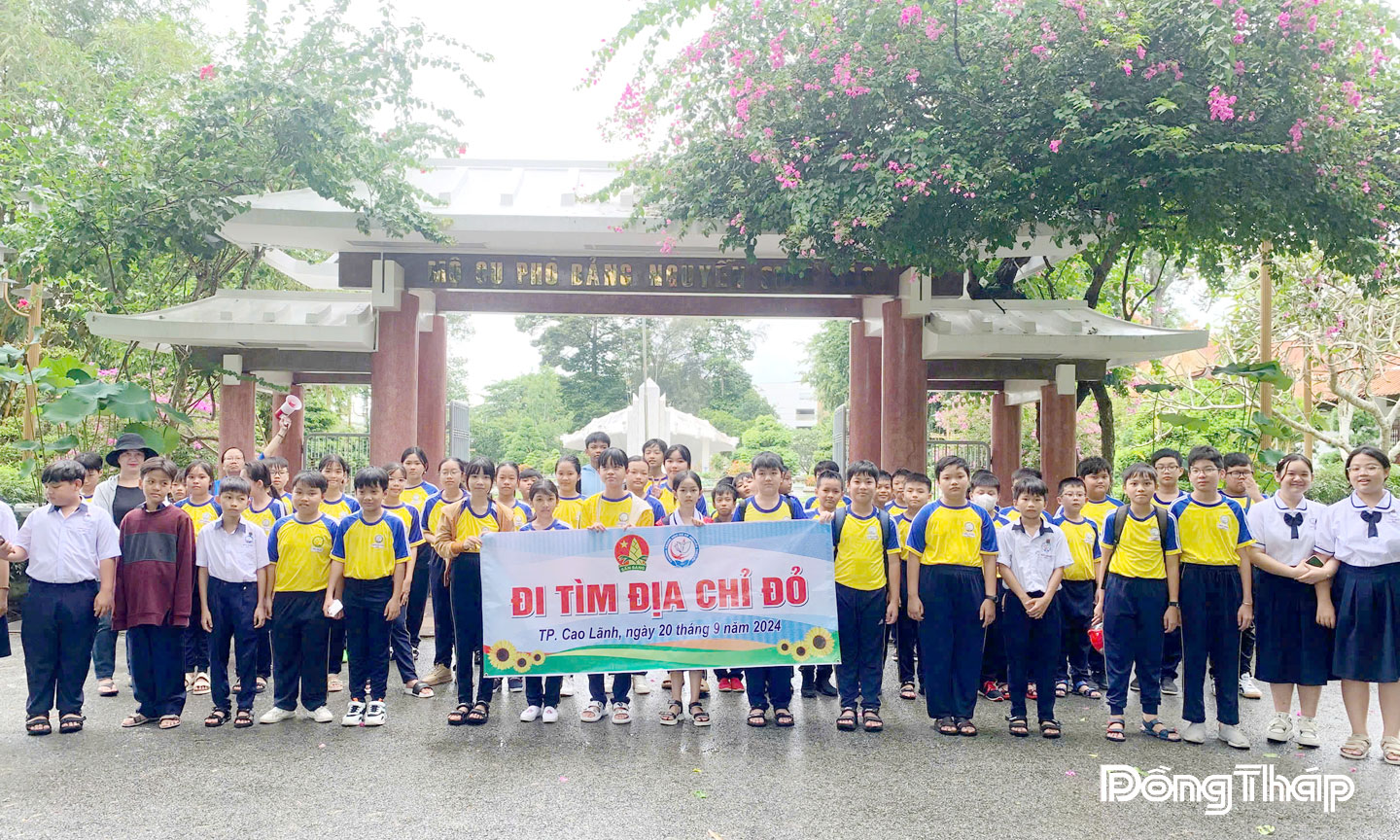 Học sinh Trường THCS Nguyễn Thị Lựu tham gia về nguồn tại Khu di tích Nguyễn Sinh Sắc.                                                                                                                 Ảnh: M.X