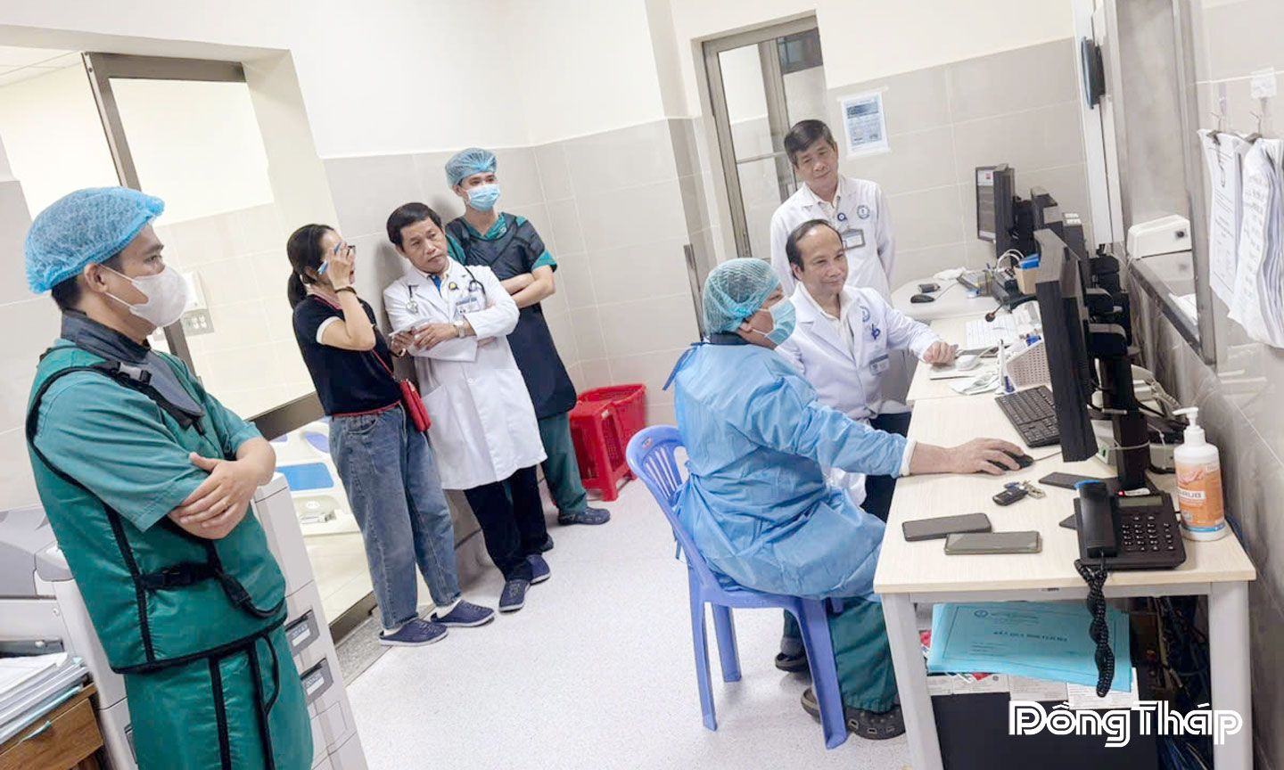 Quang cảnh theo dõi ca phẫu thuật.