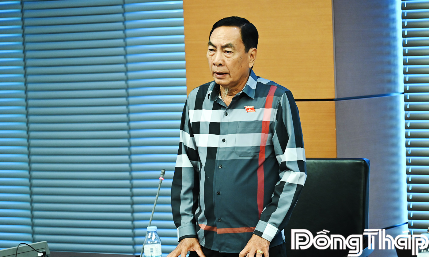 Đại biểu Phạm Văn Hòa, Đoàn đại biểu Quốc hội tỉnh Đồng Tháp phát biểu