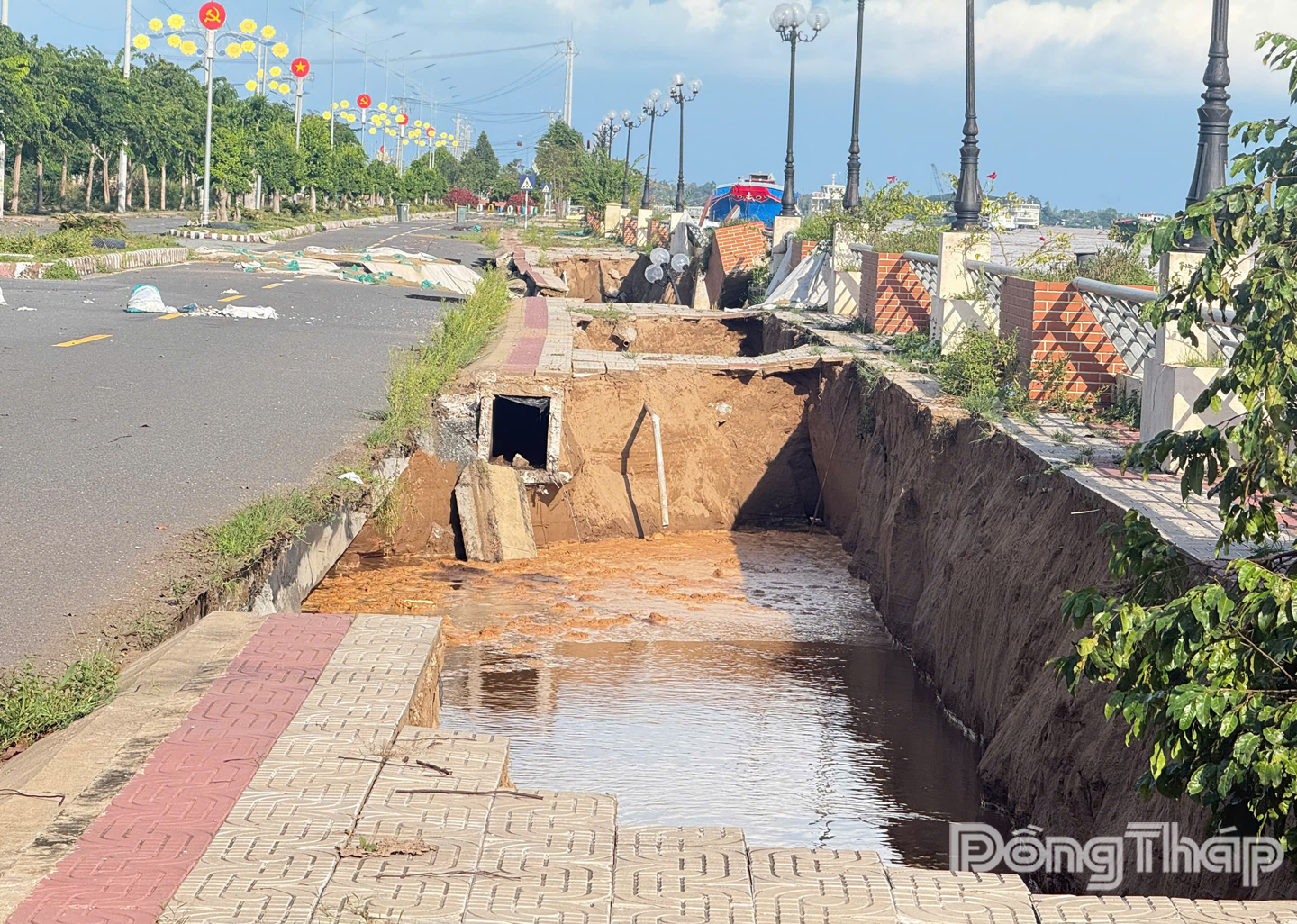Hiện trường kè Thường Thới Tiền bị sạt lở nghiêm trọng.