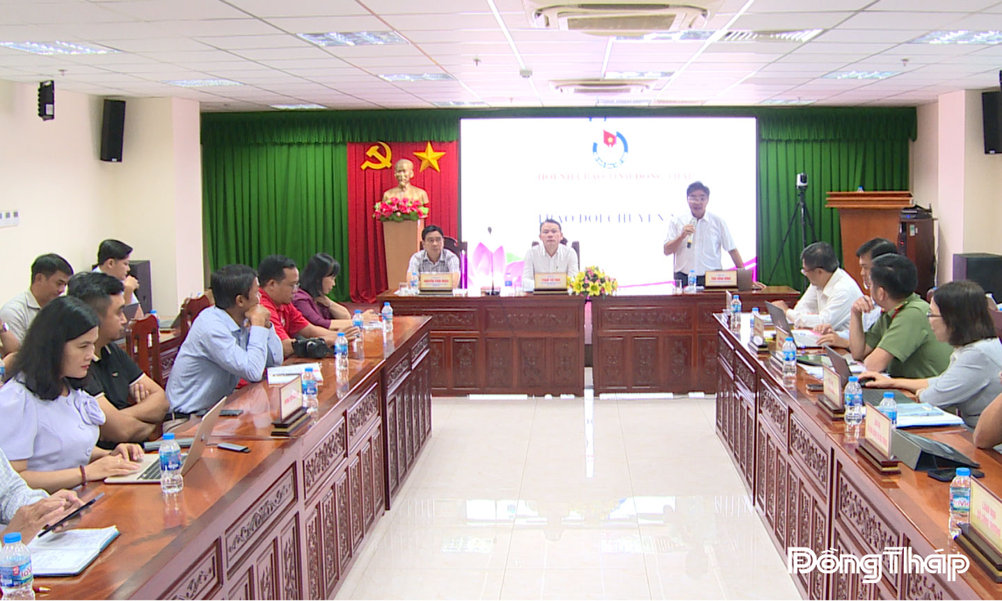 Quang cảnh hội nghị.