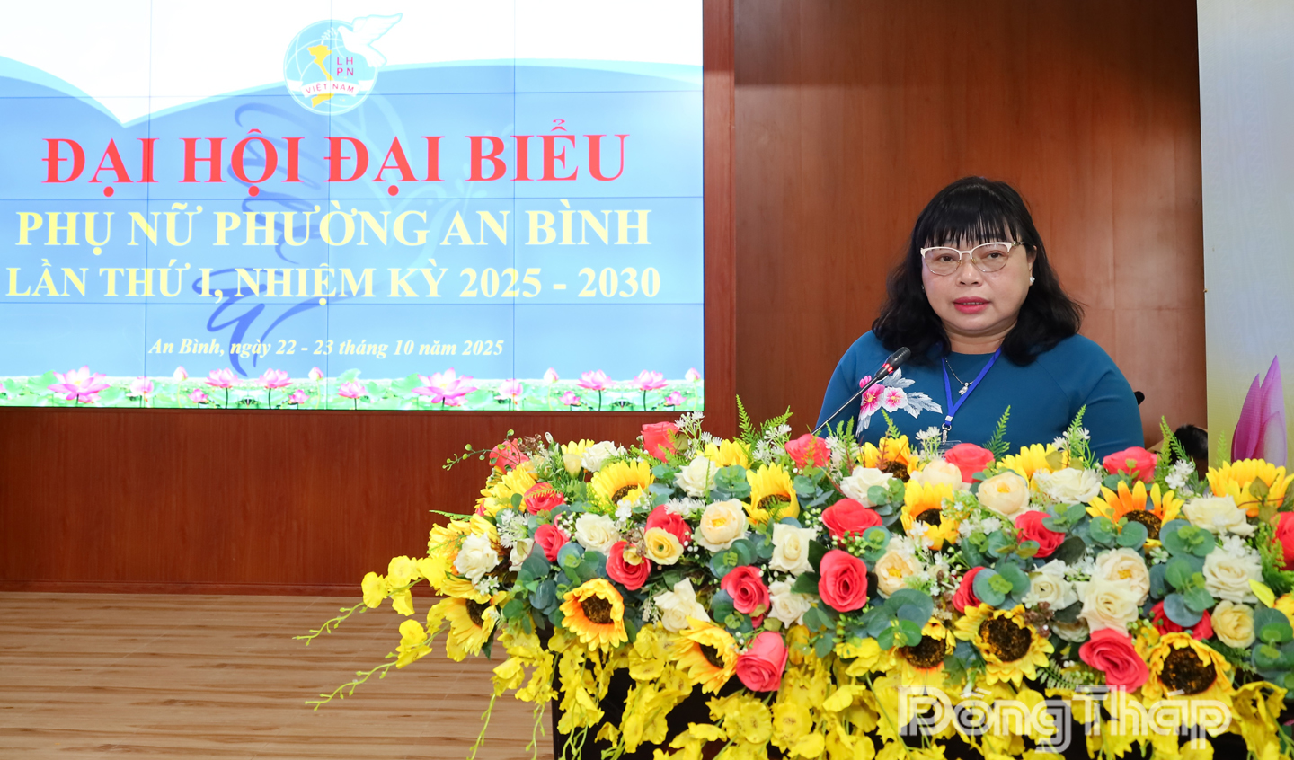 Đồng chí Thái Ngọc Bảo Trâm, Tỉnh ủy viên, Phó Chủ tịch Ủy ban Mặt trận Tổ quốc Việt Nam tỉnh, Chủ tịch Hội Liên hiệp Phụ nữ tỉnh Đồng Tháp phát biểu chỉ đạo Đại hội. Ảnh: QUỐC TÍN