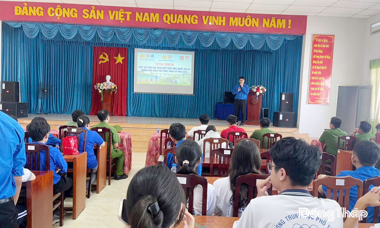 Tuyên truyền sử dụng các tiện tích trên ứng dụng VNeID.