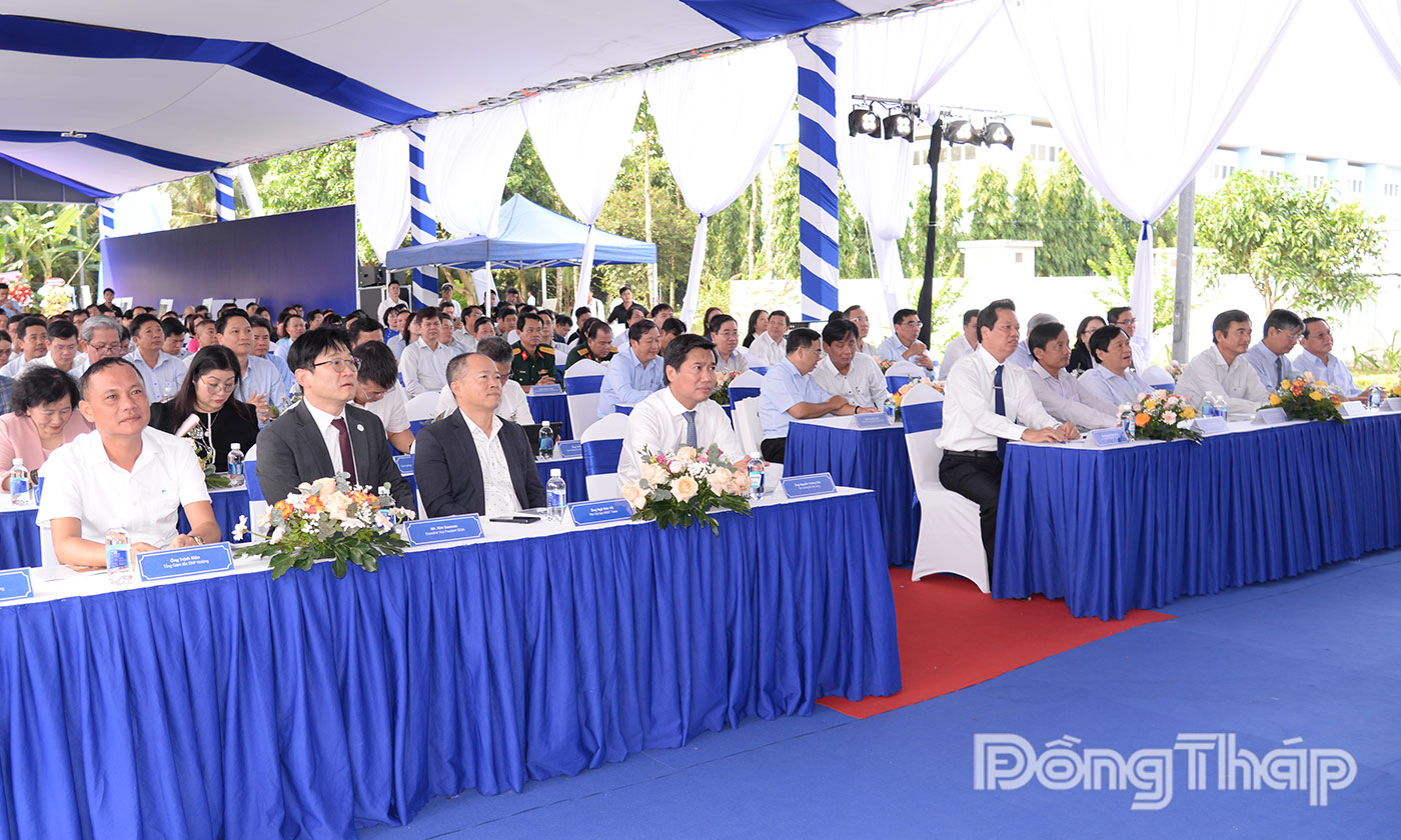 Các đại biểu tham dự Lễ khởi công.