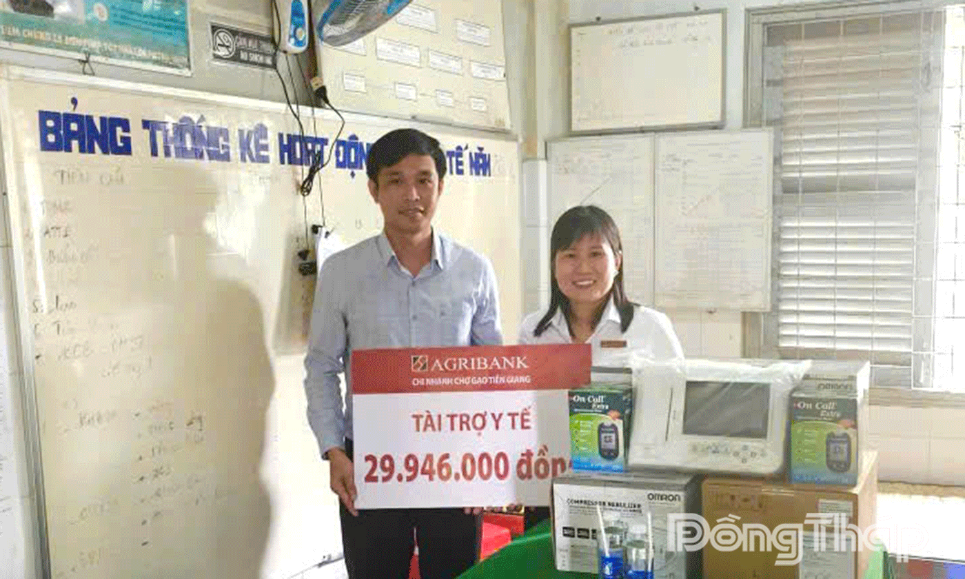 Agribank Chi nhánh Chợ Gạo tài trợ y tế cho Trạm y tế Mỹ Tịnh An.