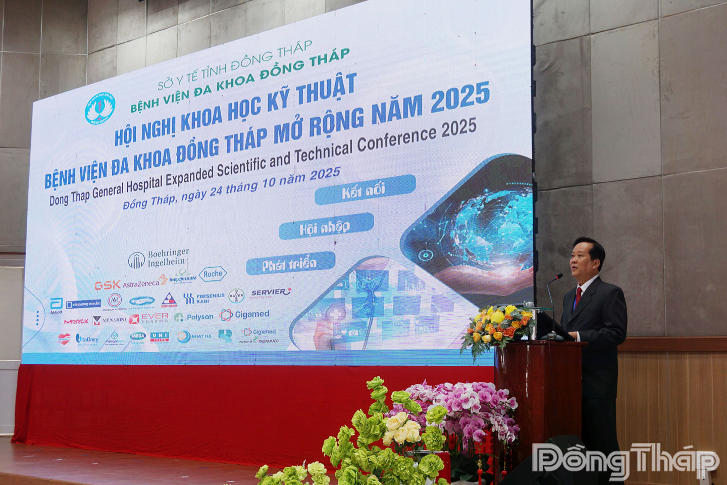 BS CKII Tạ Tùng Lâm – Giám đốc Bệnh viện Đa khoa Đồng Tháp phát biểu khai mạc hội nghị