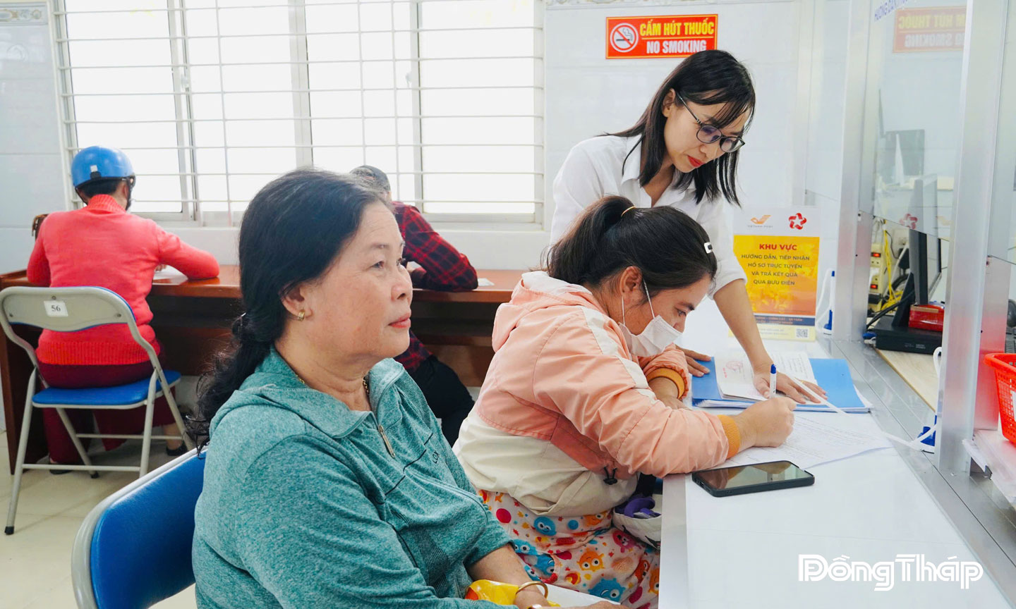 Trung tâm Phục vụ hành chính công xã Vĩnh Bình chủ động, linh hoạt giải quyết các thủ tục hành chính cho người dân, doanh nghiệp.