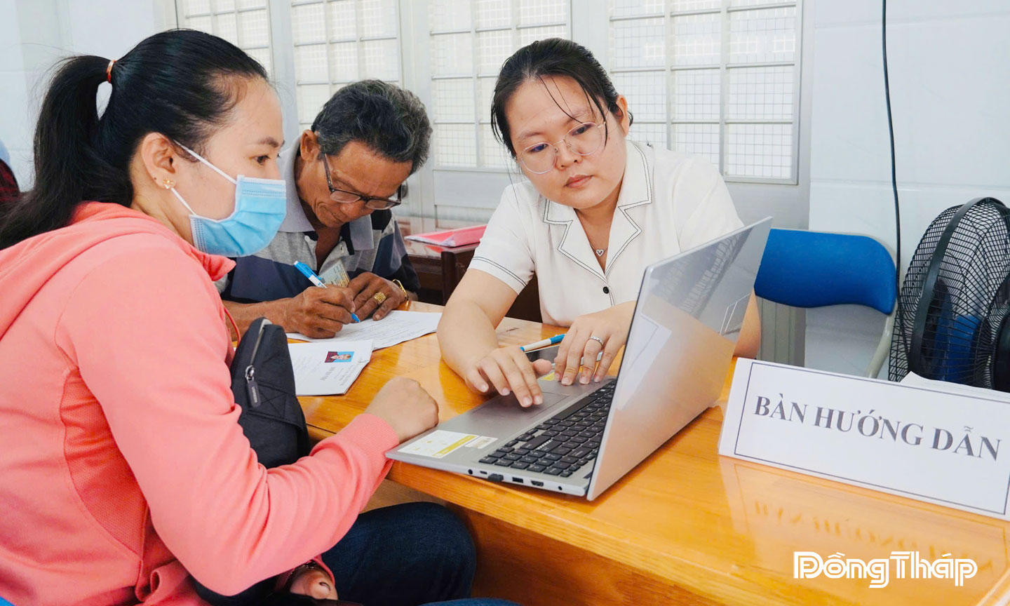 Trung tâm Phục vụ hành chính công xã Vĩnh Bình chủ động, linh hoạt giải quyết các thủ tục hành chính cho người dân, doanh nghiệp.