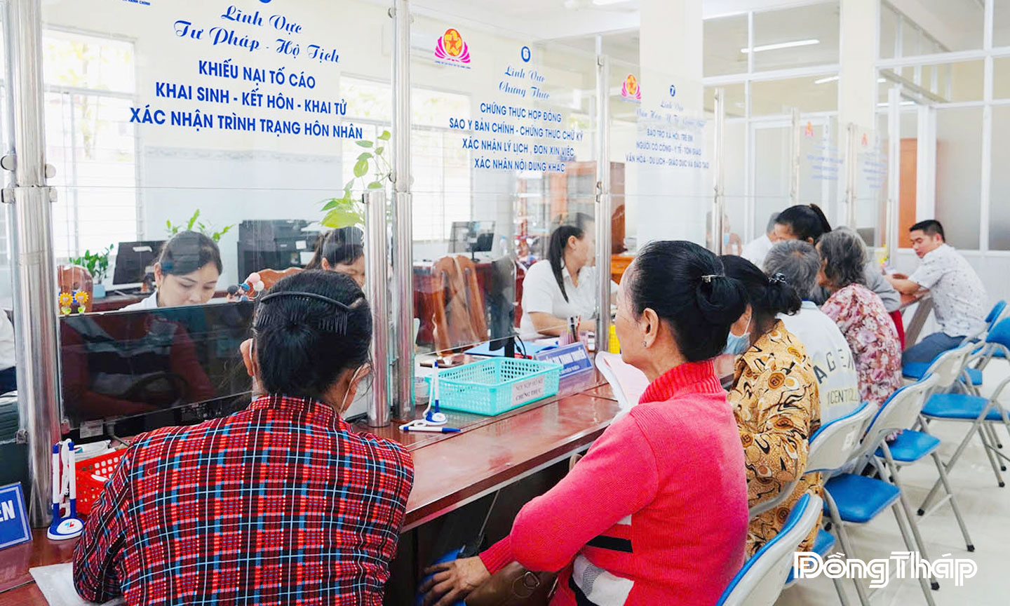 Trung tâm Phục vụ hành chính công xã Vĩnh Bình chủ động, linh hoạt giải quyết các thủ tục hành chính cho người dân, doanh nghiệp.