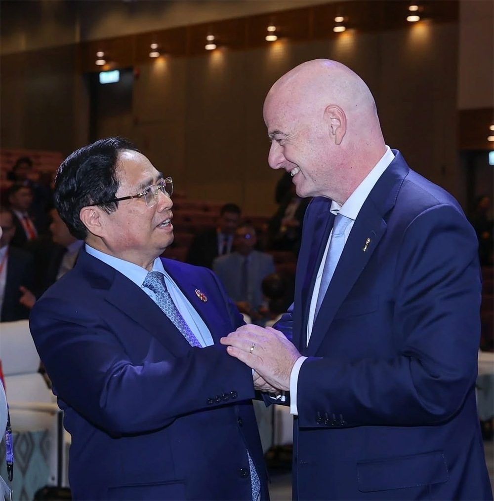 Thủ tướng Phạm Minh Chính gặp Chủ tịch Liên đoàn Bóng đá Thế giới (FIFA) Gianni Infantino - Ảnh: TTXVN