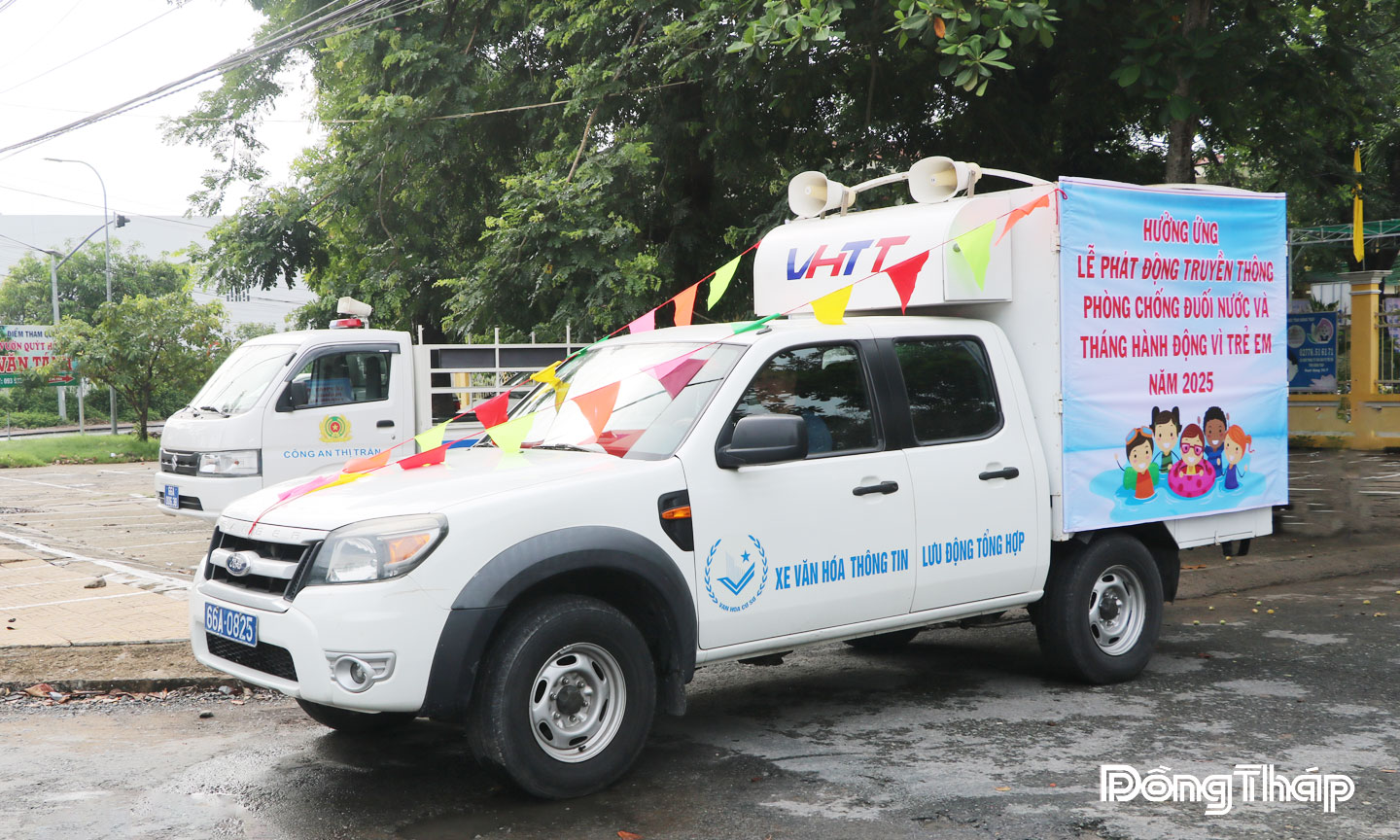 Xe cổ động tuyên truyền phòng, chống đuối nước trẻ em ở địa phương trong tỉnh.