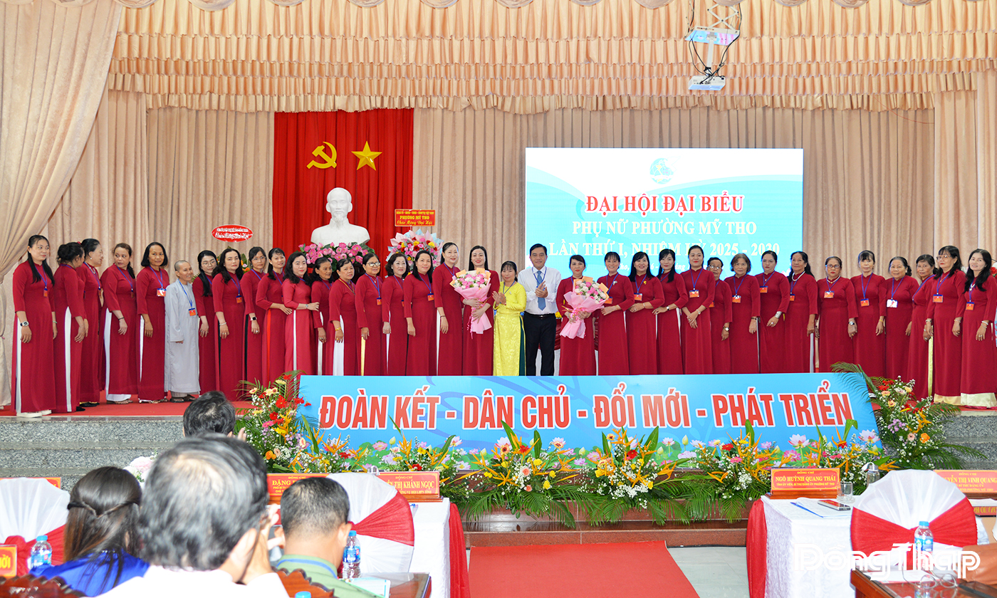 Ban Chấp hành Hội Liên hiệp Phụ nữ xã Lấp Vò khóa I, nhiệm kỳ 2025 - 2030 ra mắt tại Đại hội.