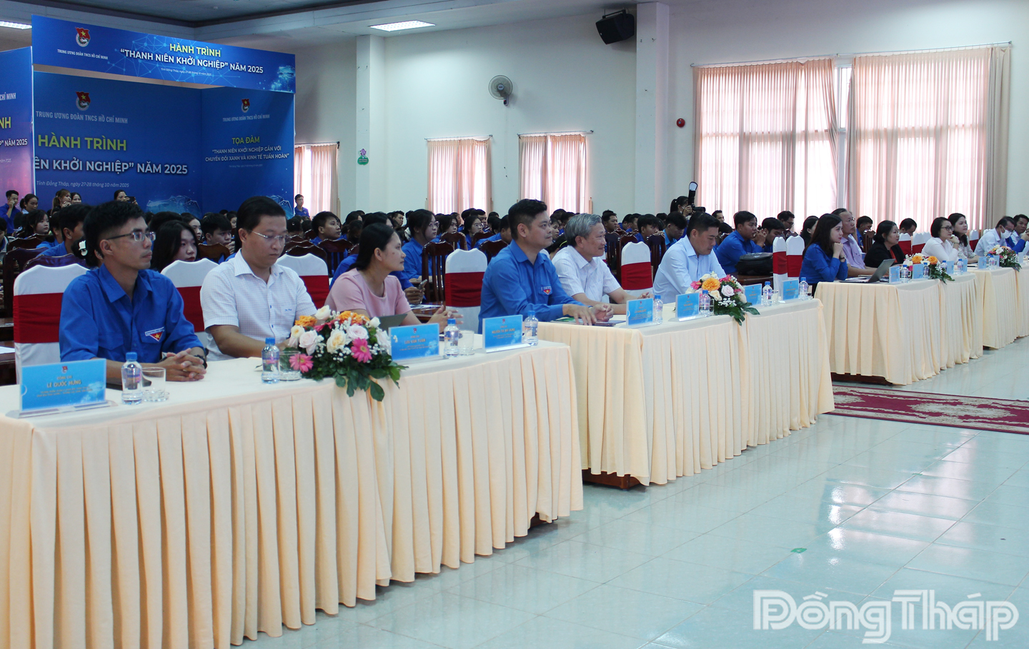 Đại biểu tham gia Chương trình tọa đàm.