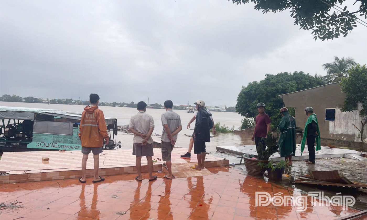 Hiện trường vụ sạt lở sông Tiền vào đêm 27-10 tại ấp Tân Quới, xã Tân Long, tỉnh Đồng Tháp.