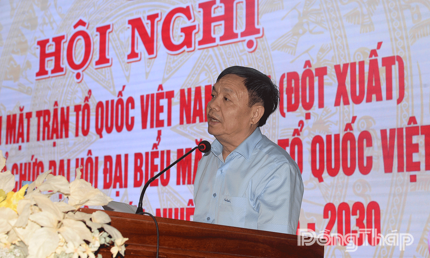 Đồng chí Phan Văn Thắng, Phó Bí thư Tỉnh ủy, Chủ tịch Ủy ban MTTQ tỉnh phát biểu tại hội nghị.