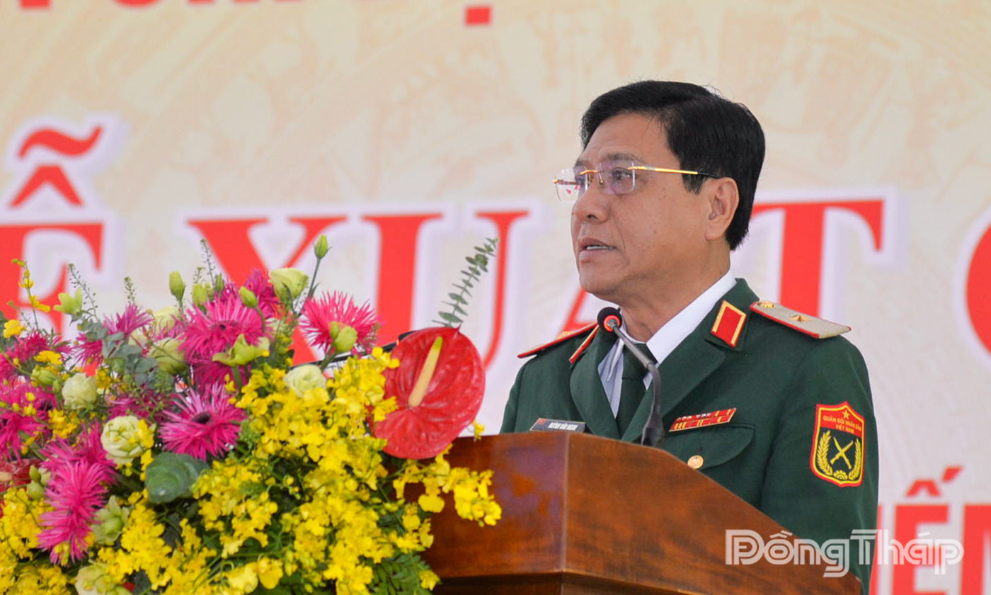 Thiếu tướng Huỳnh Văn Ngon, Phó Chính ủy, Trưởng Ban Chỉ đạo 515 Quân khu 9 phát biểu chỉ đạo tại lễ xuất quân.