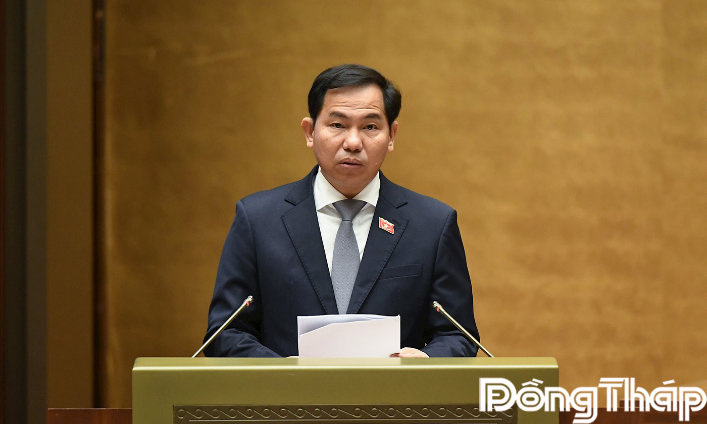 Tổng Thư ký Quốc hội, Chủ nhiệm Văn phòng Quốc hội Lê Quang Mạnh  trình bày kết quả giám sát “Việc thực hiện chính sách, pháp luật về bảo vệ môi trường kể từ khi Luật Bảo vệ môi trường năm 2020 có hiệu lực thi hành”