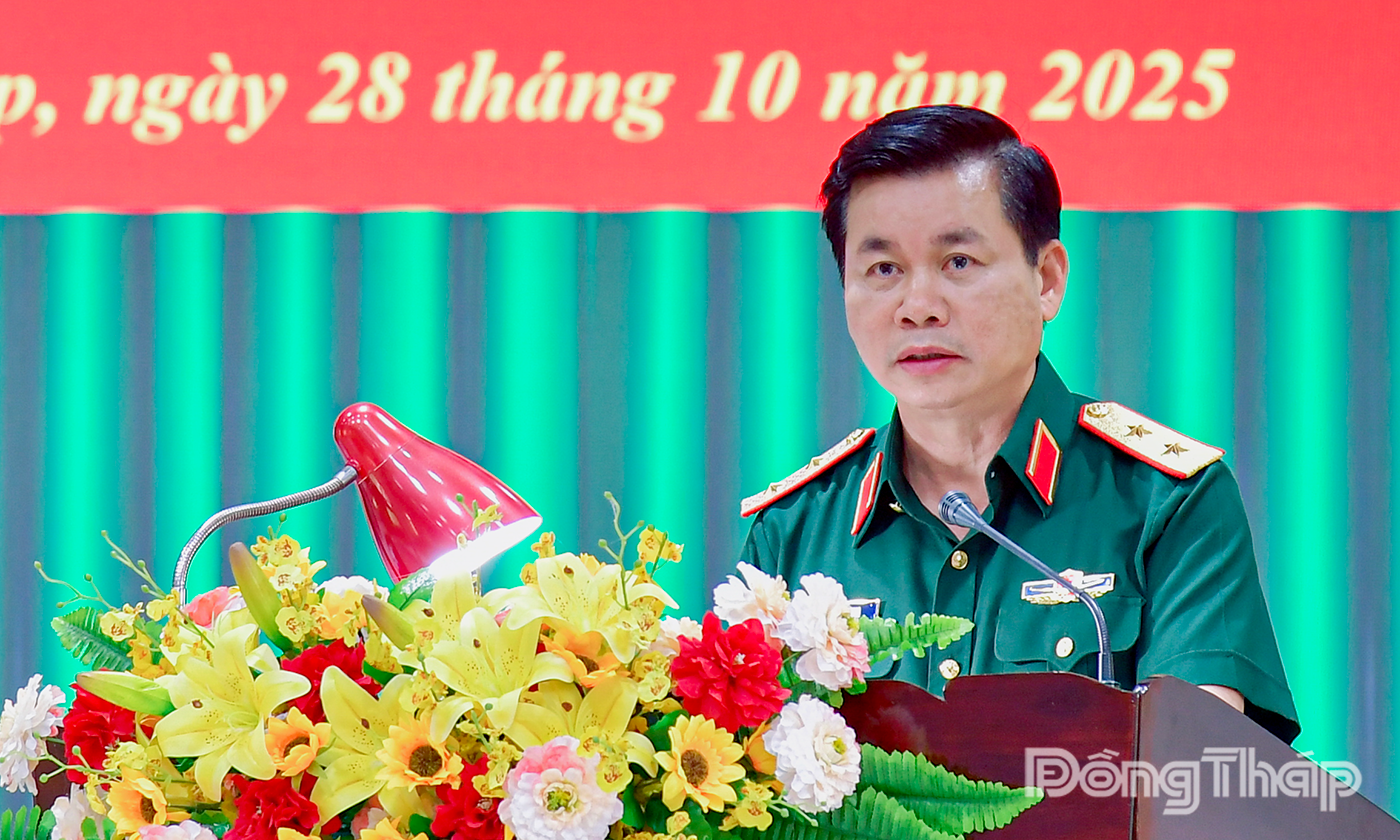 Trung tướng Đỗ Xuân Tụng phát biểu tại buổi kiểm tra.