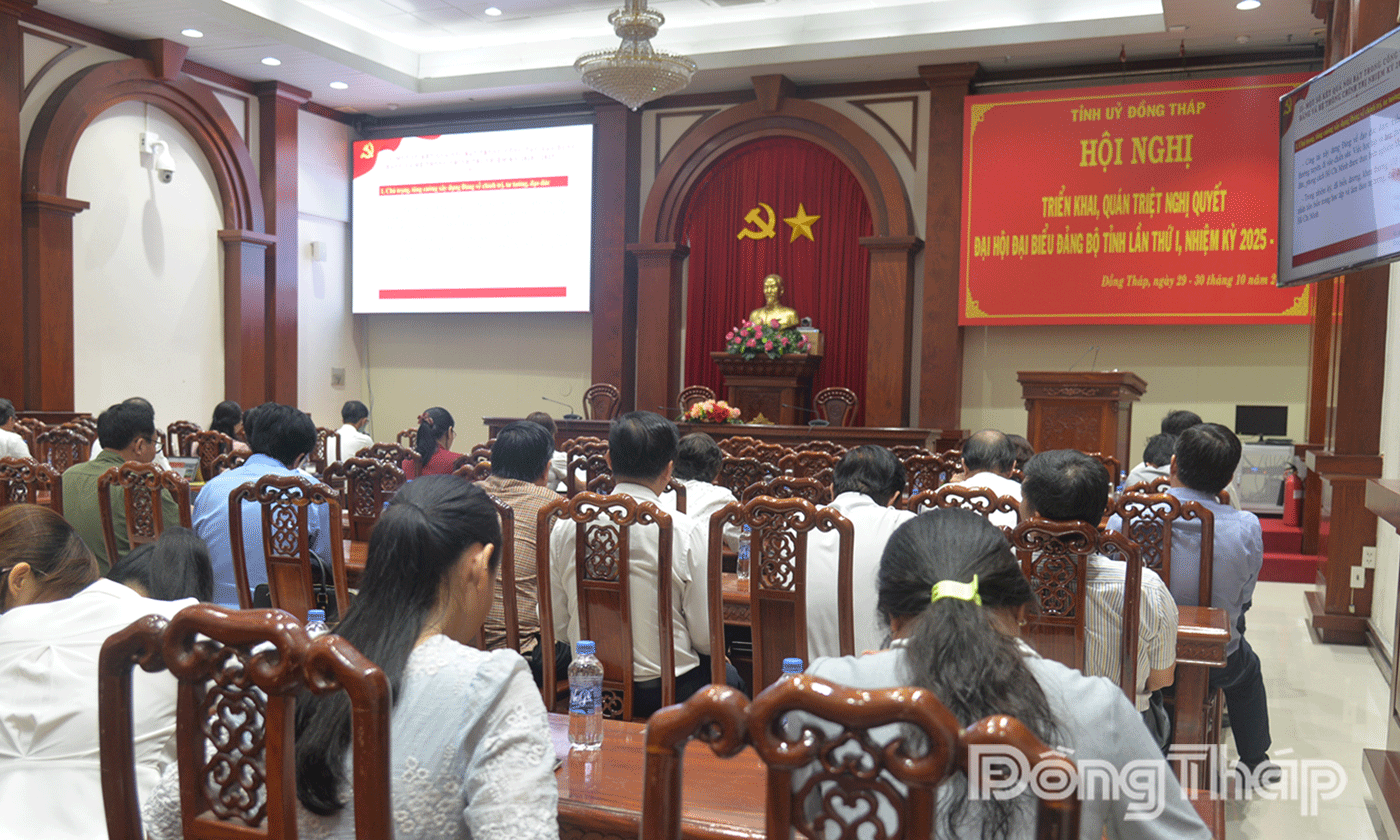 Đại biểu dự tại điểm cầu phòng số 2, Trung tâm Hội nghị tỉnh.