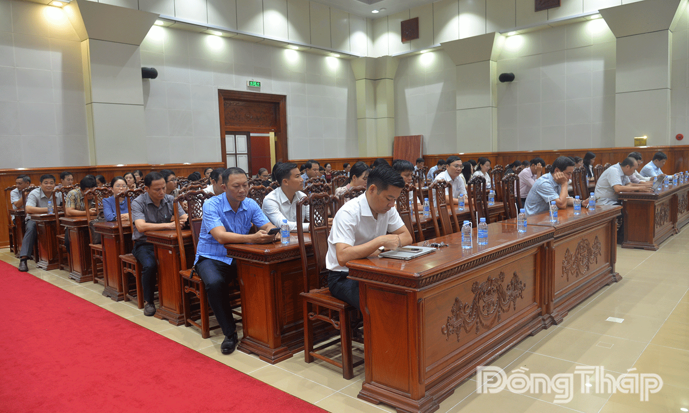 Đại biểu dự hội nghị tại Hội trường Ấp Bắc, Trung tâm hội nghị tỉnh.