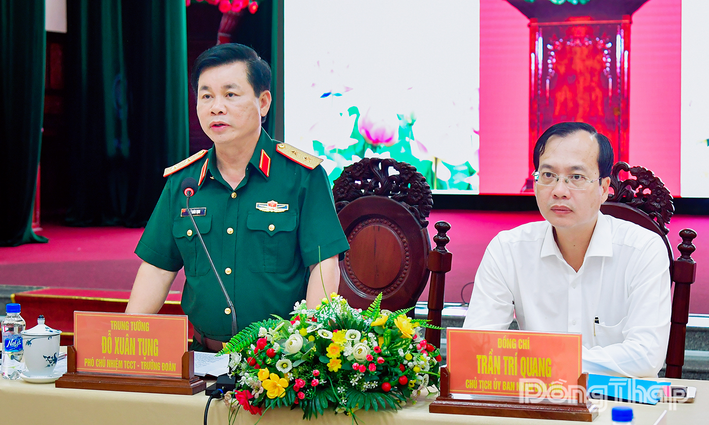 Trung tướng Đỗ Xuân Tụng, Phó Chủ nhiệm Tổng cục Chính trị, Quân đội nhân dân Việt Nam phát biểu tại buổi kiểm tra.