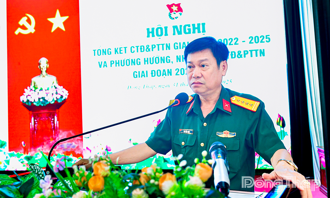 Đại tá Cao Văn Thảo, Phó Chính ủy Bộ CHQS tỉnh phát biểu chỉ đạo hội nghị