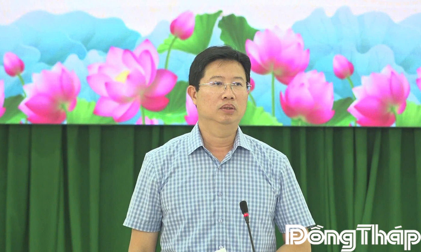 Đồng chí Huỳnh Minh Tuấn phát biểu tại buổi làm việc