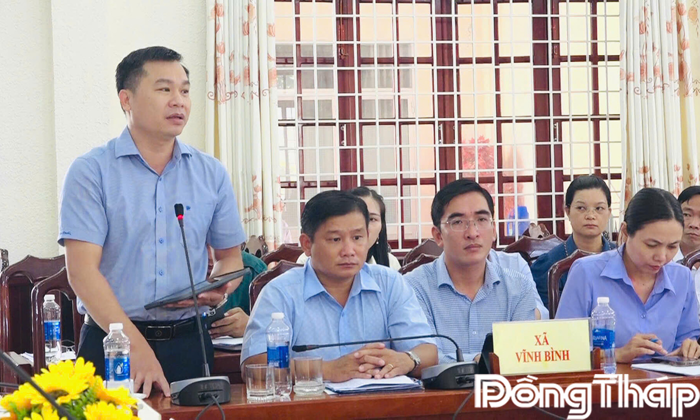 Lãnh đạo xã Vĩnh Bình phát biểu tai buổi làm việc