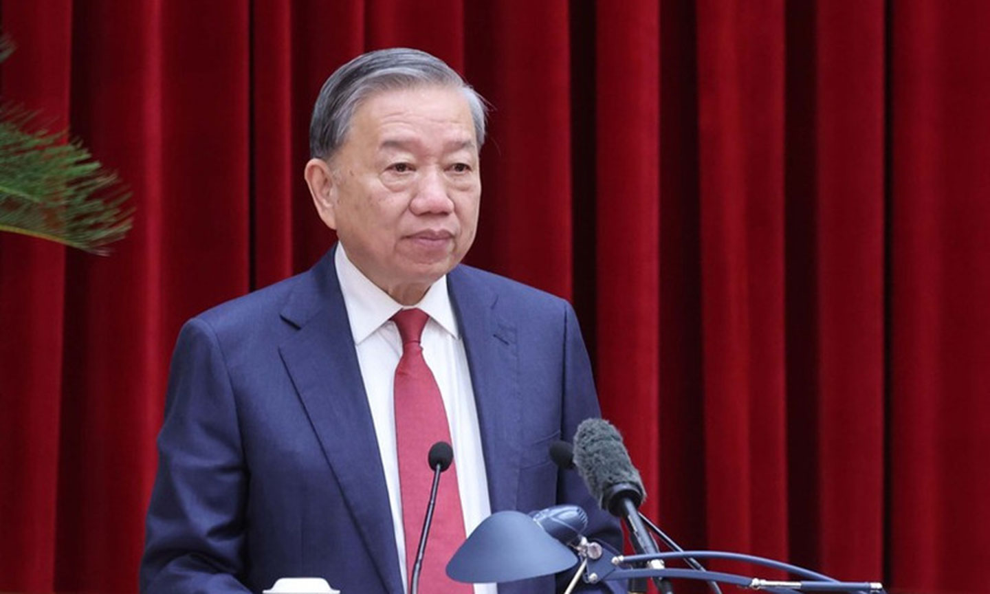 Party leader calls for consensus on development vision at 13th Party Central Committee's 14th plenum