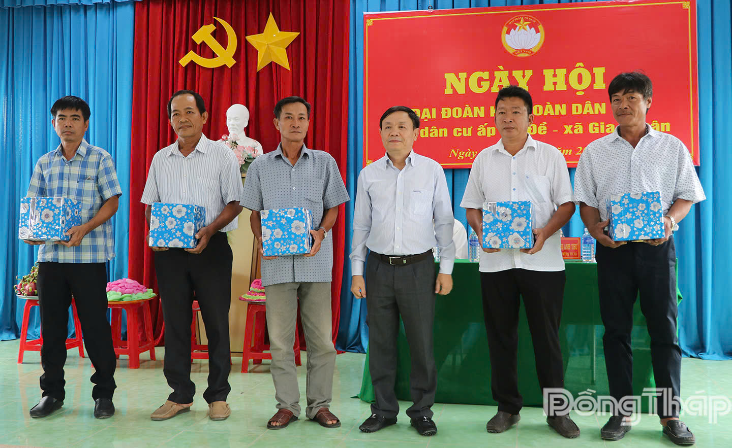 Đồng chí Phan Văn Thắng dự Ngày hội Đại đoàn kết tại ấp Bồ Đề Đồng chí Phan Văn Thắng dự Ngày hội Đại đoàn kết tại ấp Bồ Đề