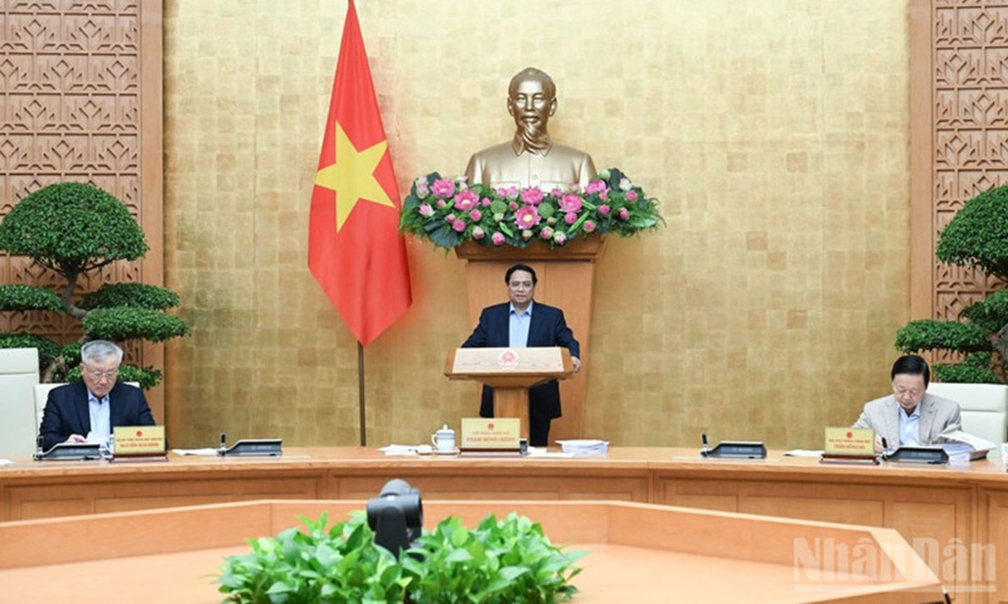 Prime Minister chairs regular government meeting connected with 34 provinces and citie