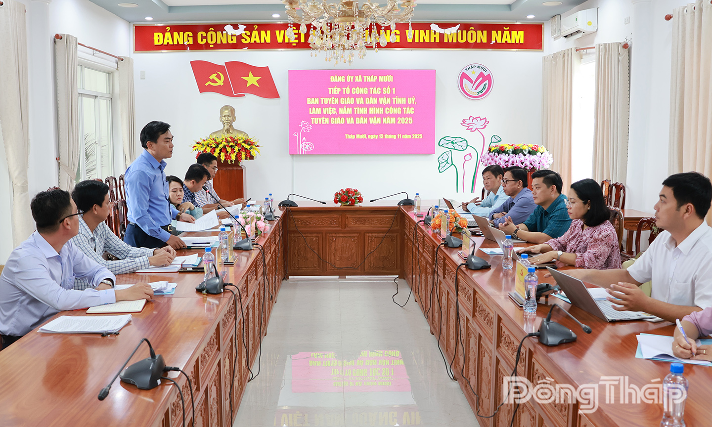 Ban Tuyên giáo và Dân vận Tỉnh ủy làm việc tại xã Tháp Mười