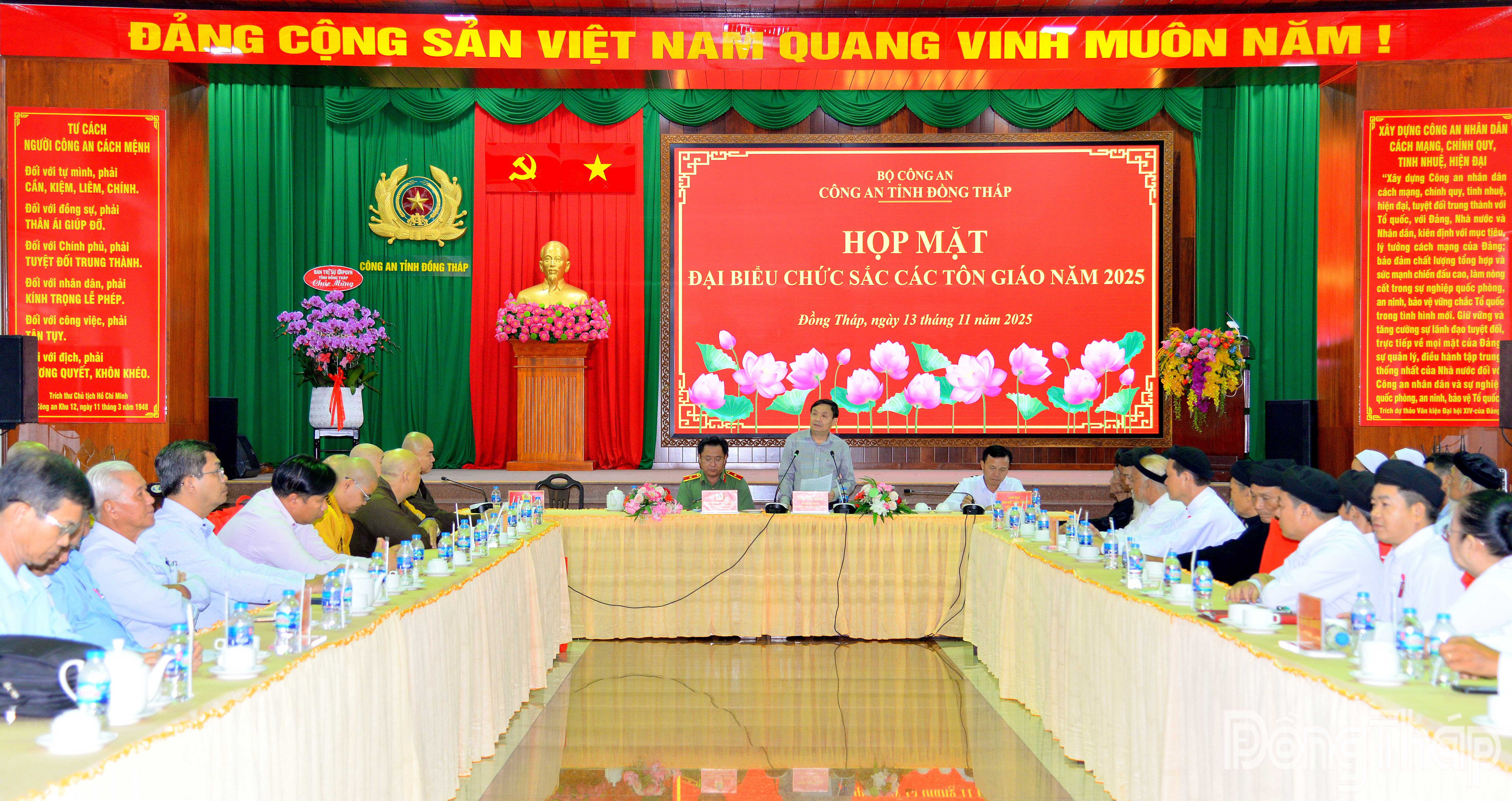 Đồng Tháp: Họp mặt đại biểu chức sắc các tôn giáo