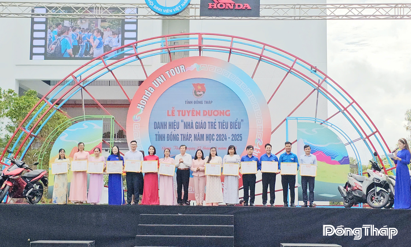 Cô giáo trẻ tâm huyết với nghề