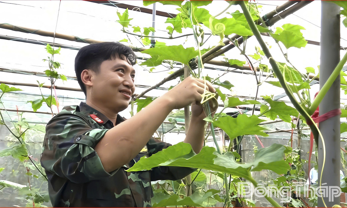 Tăng gia sản xuất, đảm bảo nguồn thực phẩm sạch tại đơn vị