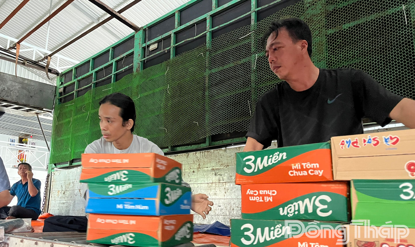 Đồng Tháp: Hơn 15 tấn hàng hướng về đồng bào miền Trung bị ảnh hưởng do lũ lụt