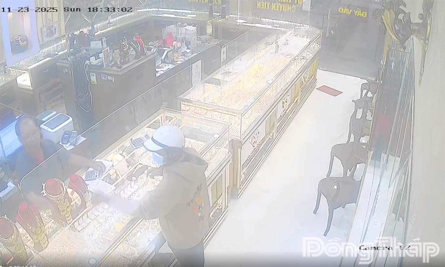 Khẩn trương truy bắt đối tượng cướp giật tài sản tại tiệm vàng