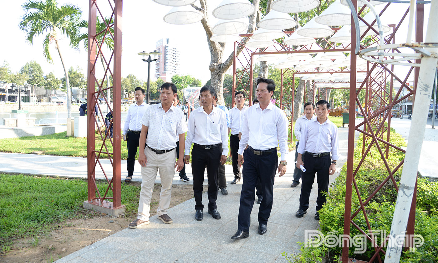 Phó Chủ tịch UBND tỉnh Đồng Tháp Nguyễn Thành Diệu khảo sát các dự án